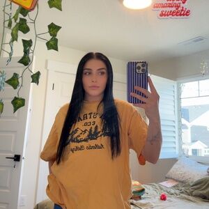 levi’s graphic tee 👕